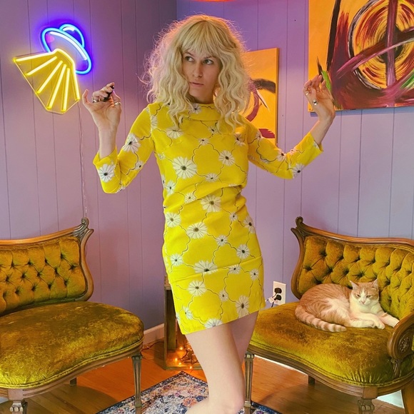 ❌SOLD🏷Vintage 1960s Flower Power mini dress - Picture 2 of 11